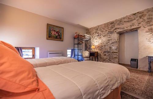 Serdinya Apartment | Sundrenched Relais de Poste in Serdinya