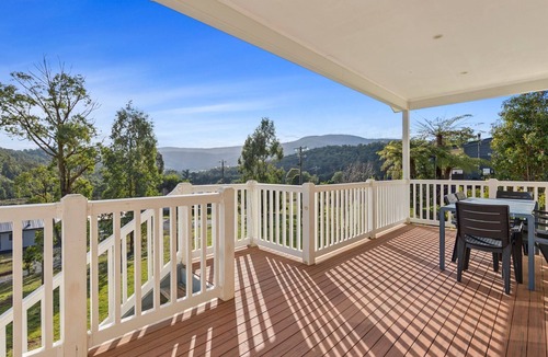 Marysville House | SUNDS VIEW- Spectacular mountain views