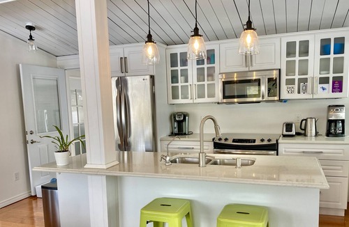 Gravenhurst Cottage | Sunfilled Muskoka cottage