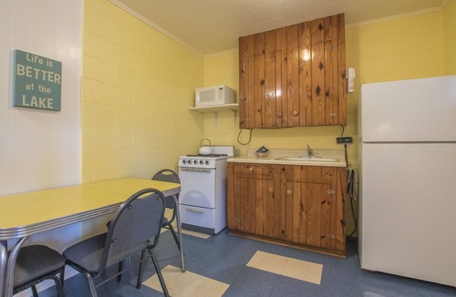 Kingsland Cabin | Sunfish Studio 1: Kingsland Pet Friendly with Pool!