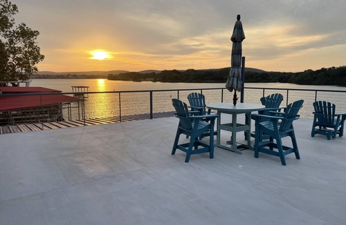 Kingsland Cabin | Sunfish Studio 1: Kingsland Pet Friendly with Pool!