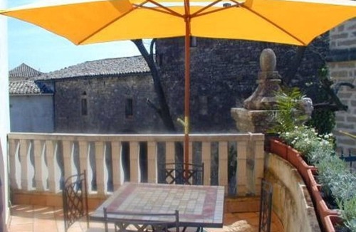 Montaren-et-Saint-Mediers Apartment | SUNFLOWER BASTIDE DE LA TREILLE