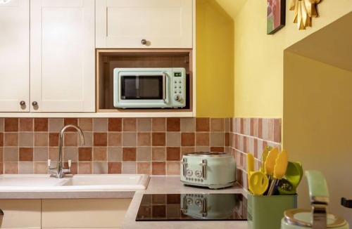 Aberchirder House | Sunflower Cottage by Interhome