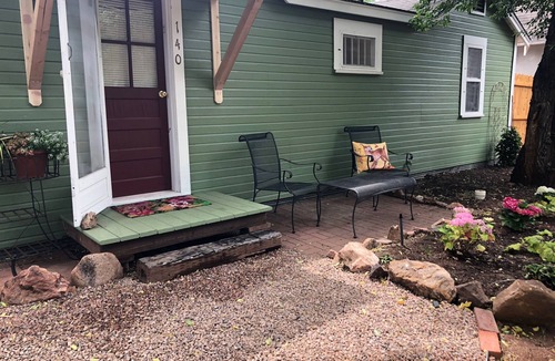 West Colorado Springs House | SUNFLOWER COTTAGE RETREAT! MANITOU, GARDEN OF THE GODS, HORSES!