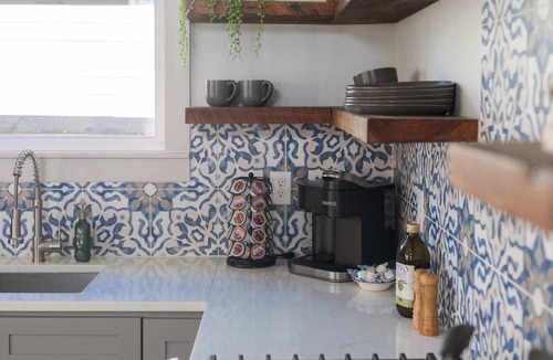 Old East Hill House | Sunflower Cottage Downtown