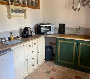 Genneteil House | Sunflower Cottage