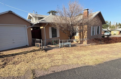 Bisbee House | Sunflower Cottage in beautiful Warren