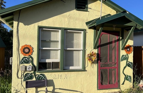 Hot Springs Cottage | Sunflower Cottage