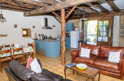 Frayssinet-le-Gelat Cottage | Sunflower 4* - Quiet & relaxing cottage in a courtyard, perfect for families