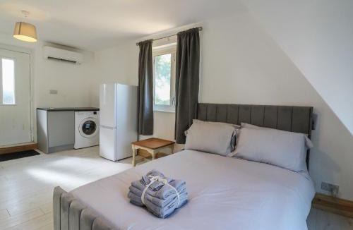 Earls Barton House | Sunflower