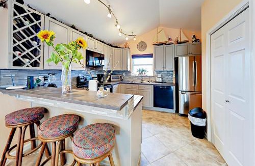 Leeward Sands House | Sunflower Hello