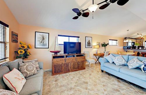 Leeward Sands House | Sunflower Hello