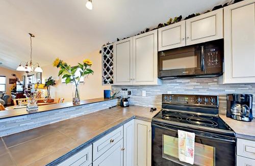 Leeward Sands House | Sunflower Hello