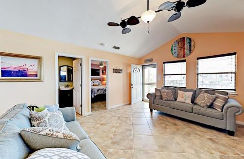 Leeward Sands House | Sunflower Hello