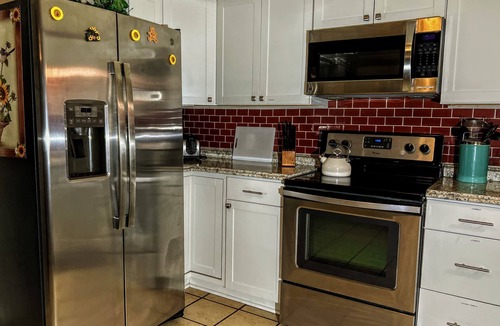 San Angelo House | Sunflower House - Large Covered Patio & Great Family Spaces - Centrally Located