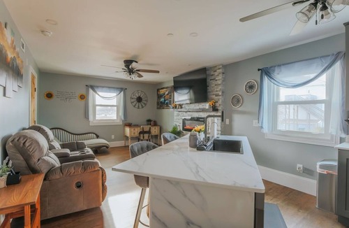 Fishersville Apartment | Sunflower Oasis: NEW Fishersville Oasis