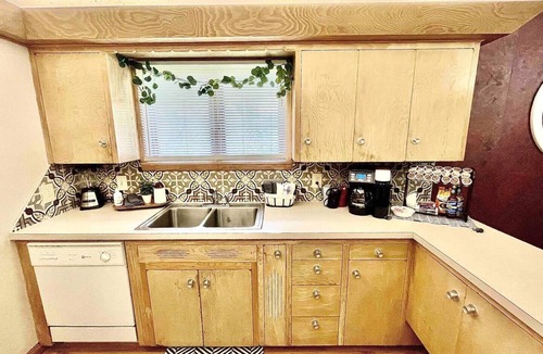 Hutchinson House | Sunflower Retreat