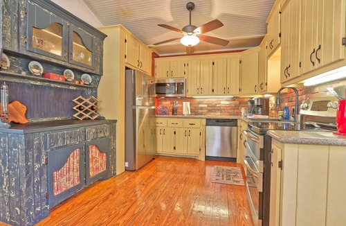 San Marcos Cottage | Sunflower Ridge Cottage - 2 Bedroom Sunny Retreat