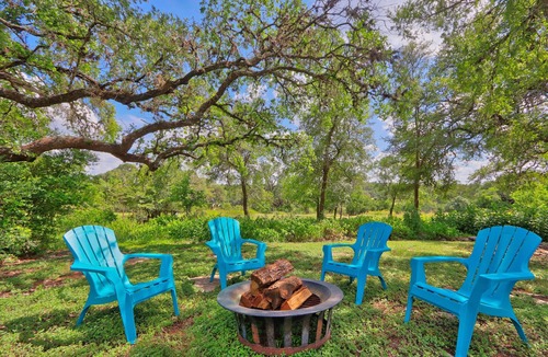 San Marcos Cottage | Sunflower Ridge Cottage - 2 Bedroom Sunny Retreat