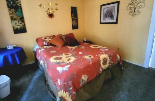 Canton Hotel | Sunflower Room with quiet deck