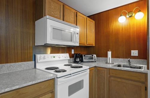 Friendly Apartment | Sunflower Studio - 7 Minutes to UO