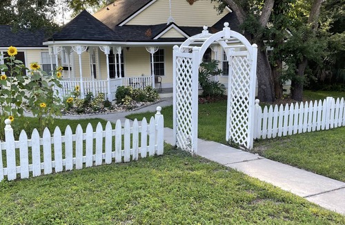 Altamonte Springs House | Sunflower Victorian Beauty