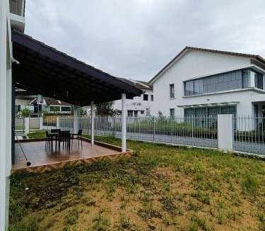 Hulu Langat Ski Chalet | Sungai Long Guesthouse