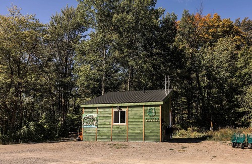 Kings County Cabin | Sunken Escapes Bear Cub Cabin #9