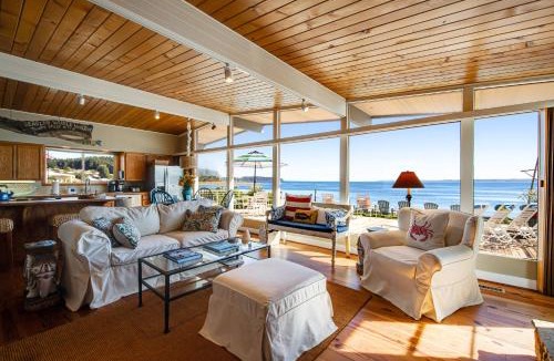 Clinton House | Sunlight Beach Shoreline