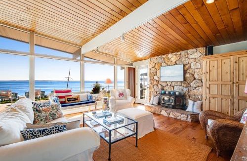 Clinton House | Sunlight Beach Shoreline