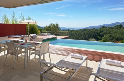 Peymeinade Villa | SunlightProperties: SPLENDID: Villa, 4 Bedroom/3 bath, jacuzzi, heated pool