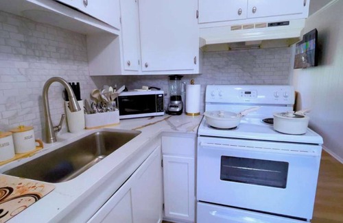 Nacogdoches Apartment | Sunlit 2BR Retreat | 2 Min to SFA | Full Kitchen