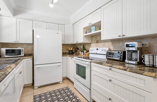 Cypress Point House | Sunlit 3BR/3BA Pompano Beach Home: Wi‑Fi, Kitchen & Hot Tub