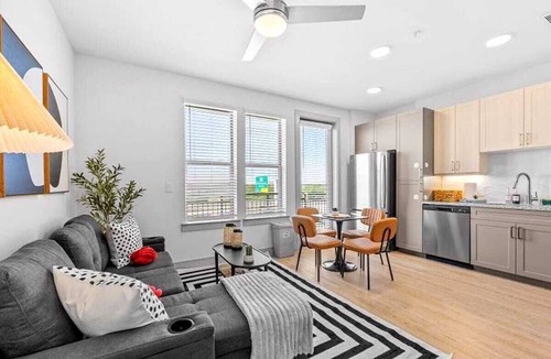 Scofield Farms Condo | Sunlit Austin 1BR | Pool, Gym & Parking