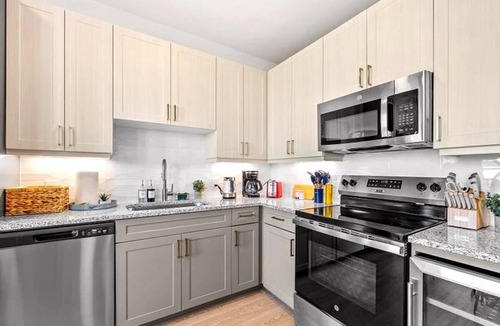 Scofield Farms Condo | Sunlit Austin 1BR | Pool, Gym & Parking