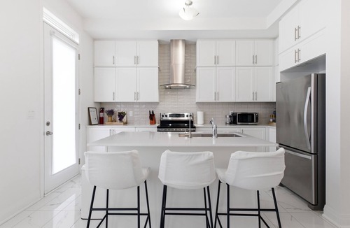 Sharon House | Sunlit Brand-New Home: Comfort & Convenience for Families