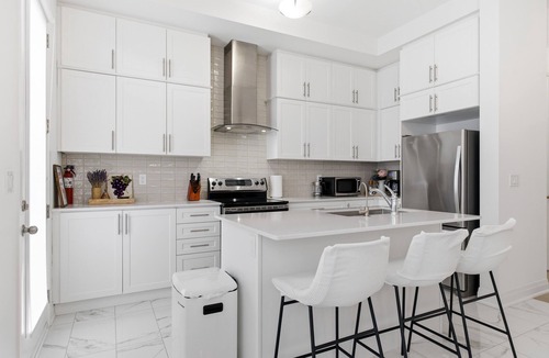 Sharon House | Sunlit Brand-New Home: Comfort & Convenience for Families