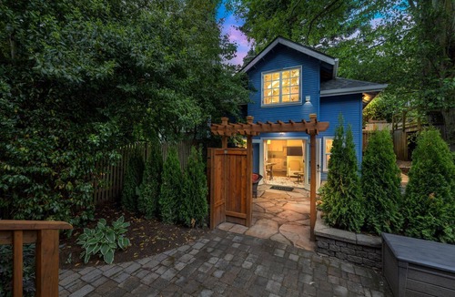 Stevens Cottage | Sunlit Cottage Capitol Hill