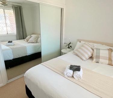 Auburn House | Sunlit Double room with shared bathoom