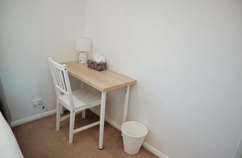 Auburn House | Sunlit Double room with shared bathoom