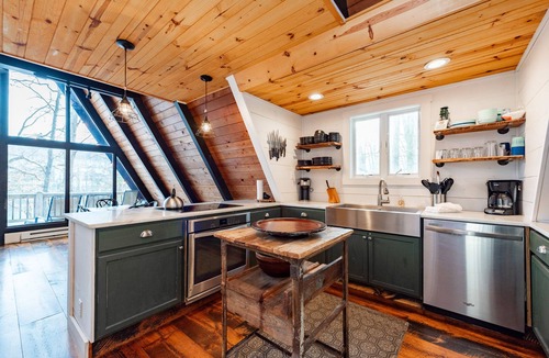 Swanton House | Sunlit Lakefront Cabin w/Fire Pit & Dock