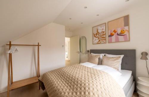 Vigerslev Apartment | Sunlit Loft Apartment in Valby with Parking for 8