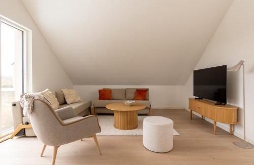 Vigerslev Apartment | Sunlit Loft Apartment in Valby with Parking for 8