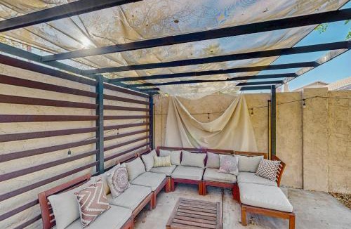Mesa House | Sunlit Mesa Getaway