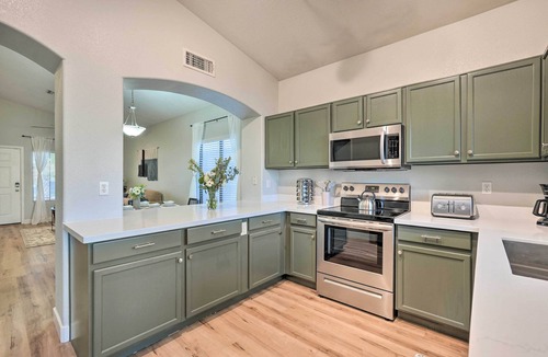 Peoria House | Sunlit Peoria Gem w/Yard: Hike, Golf & Explore!