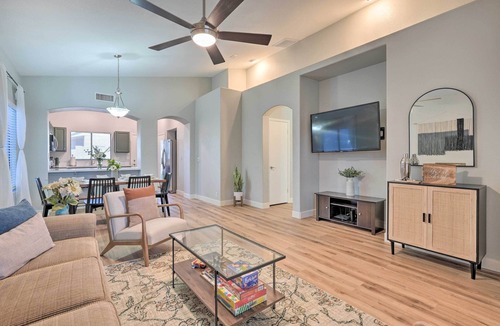 Peoria House | Sunlit Peoria Gem w/Yard: Hike, Golf & Explore!