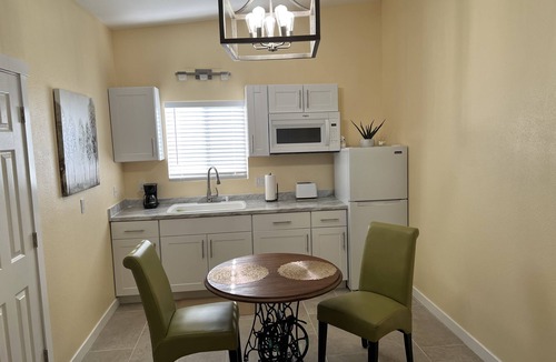 Sequim Cottage | Sunlit Sequim Cottage