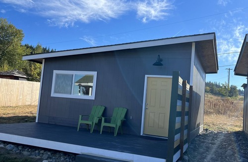 Sequim Cottage | Sunlit Sequim Cottage