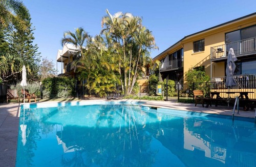 Mona Vale Apartment | Sunlit Studio mins from Beach w/t Secluded Pool.