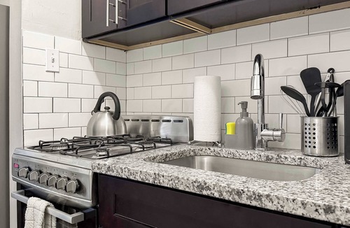 Rogers Park Apartment | Sunlit Studio with City Charm